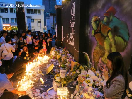 crowd gathered at makeshift memorial site for Sabah Earthquake 2015