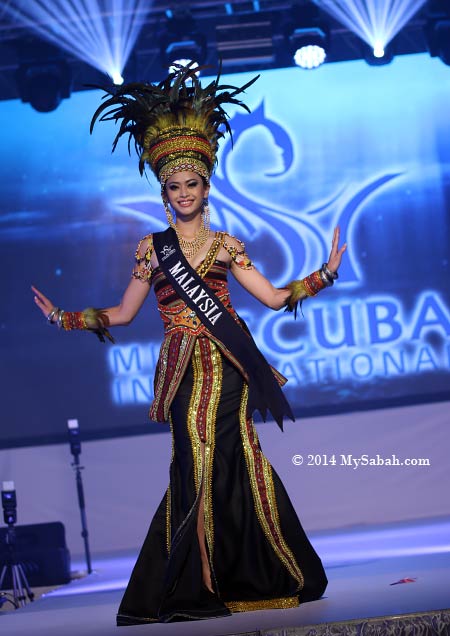 Miss Scuba Malaysia in National Costume