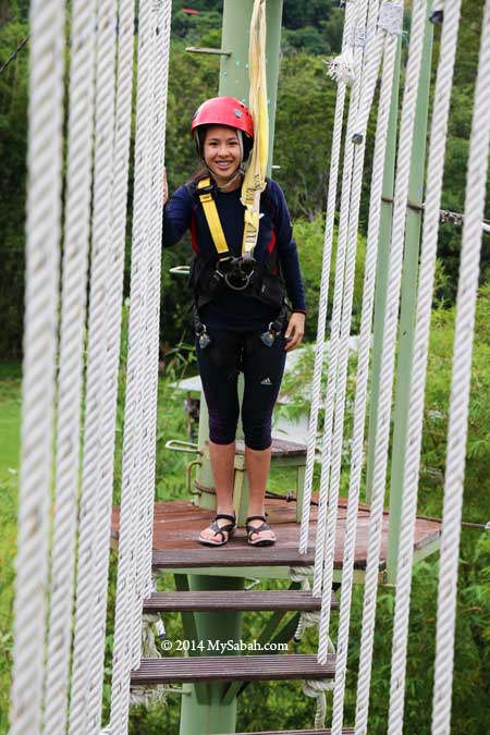 high ropes challenge: Swinging Steps