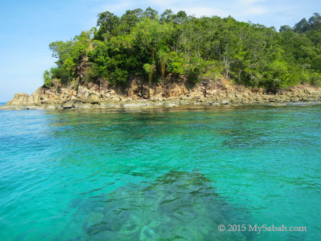 rocky shore of Sapi Island