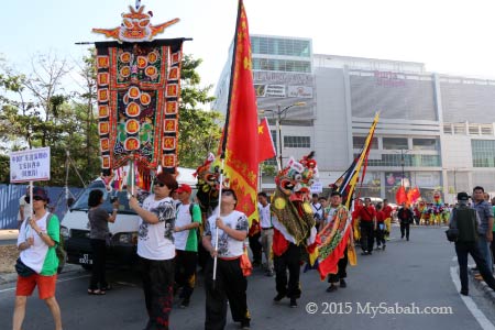 Unicorn dance troupes in parade