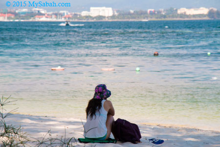 girl looking at the sea