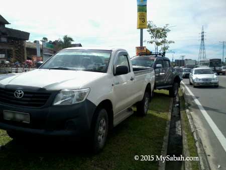 4WD parking on island