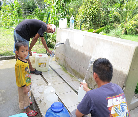 villagers collect spring water from Tobobon Taviu Spring