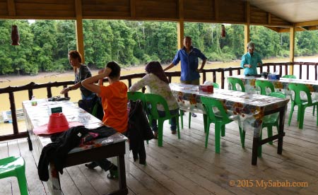 settle down in Tanjung Bulat Jungle Camp