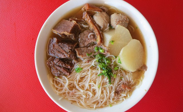Beef Noodles of Kah Hiong Ngiu Chap Restaurant (家鄉牛什)