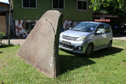 A car shields itself from sunlight with Watu Tinuridong stone