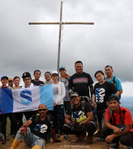 Group photo on the Cross Peak