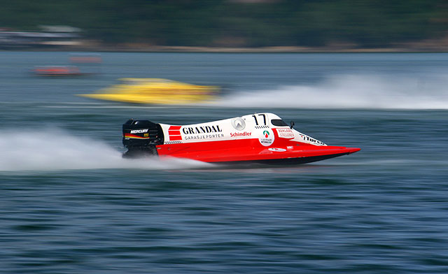 F2000 Powerboat Race