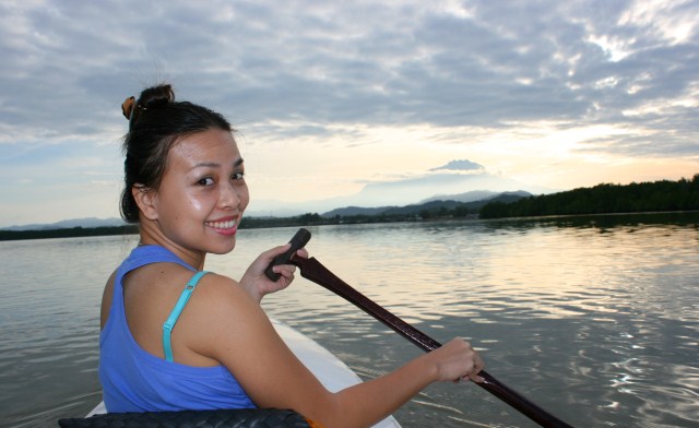 Kayaking in Mengkabong River