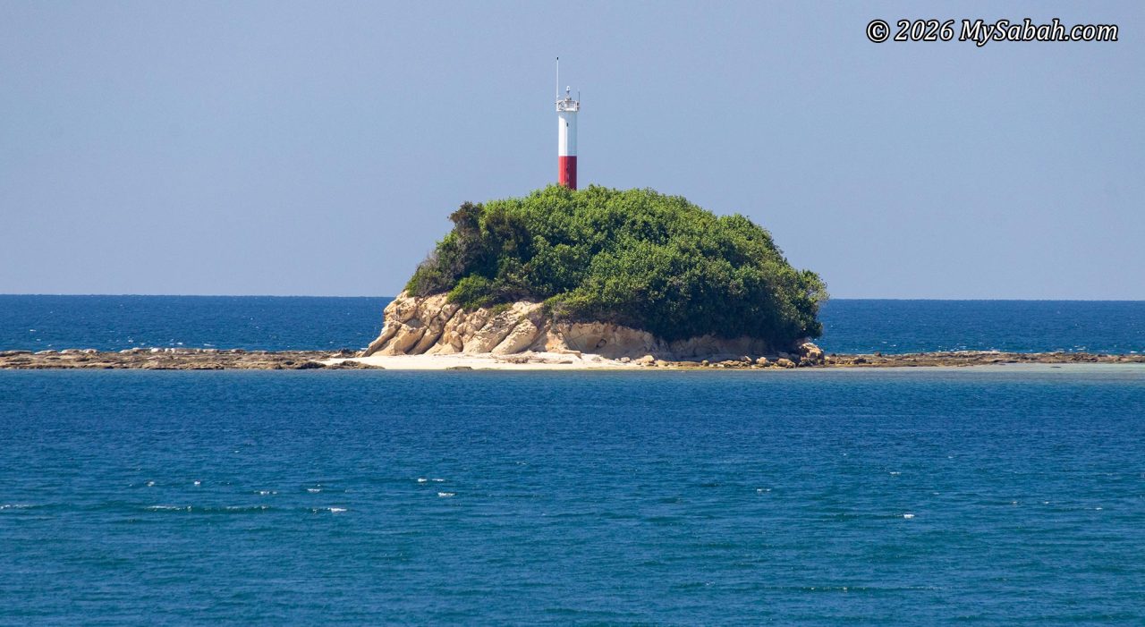 Den Foh Liew (灯火楼), the lighthouse on Pulau Kalampunian Island, near the Tip of Borneo