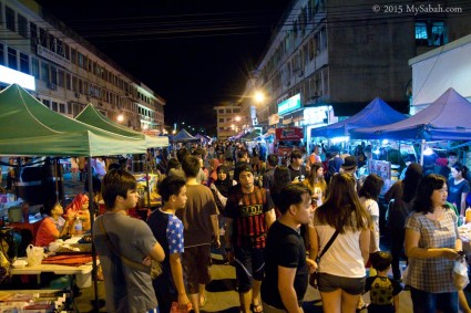 Crowd in Kim Fung Night Market