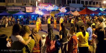 Fish dance and the crowd