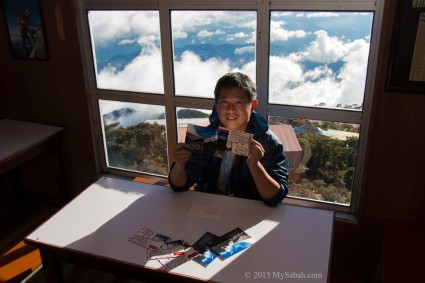 write postcards above the cloud