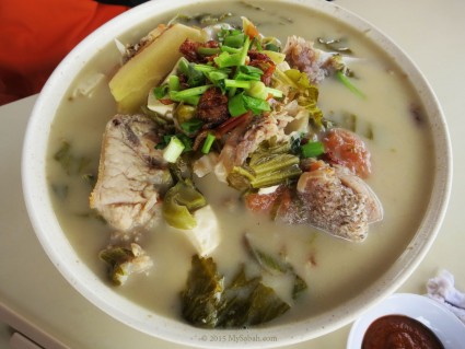Milky seafood noodle soup