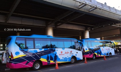 Airport Bus picks up tourists at airport