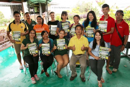 Group photo after the visit to Sabah Tea