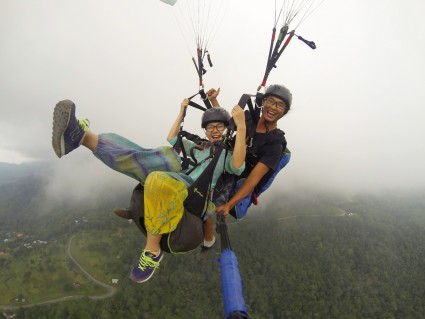 Tandem paragliding