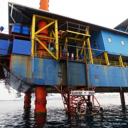 Elevator of Seaventures Dive Rig