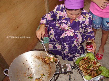 Cooking Sago Grubs (Butod)