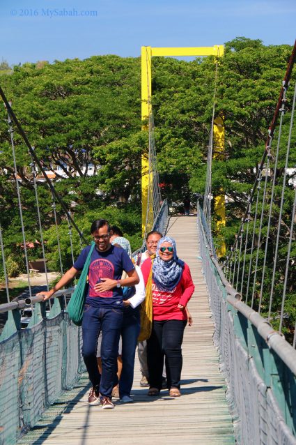 Tourists walking on Tamparuli Bridge