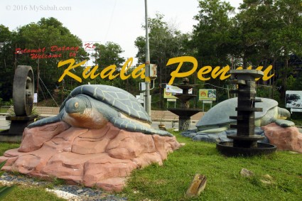 Turtle roundabout before Kuala Penyu town