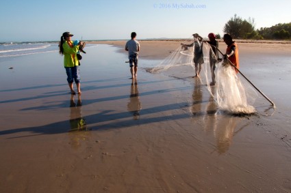 Fishermen at Tempurong Beach