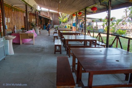 Dining area of Tempurong Golden Beach Resort
