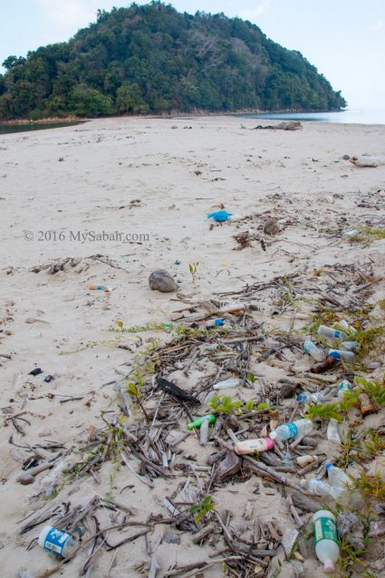 Littering at Kelambu Beach