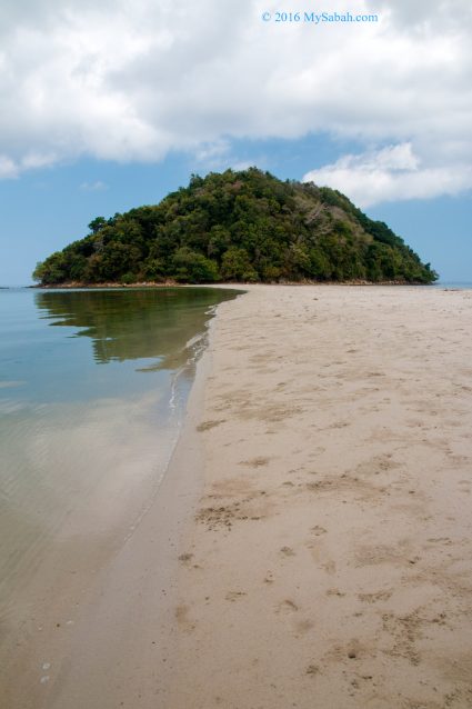 Kelambu Island is a tombolo