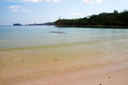 Crystal clear water of Kelambu Beach