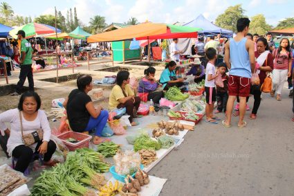 The weekly tamu turns Sikuati into a bustling town