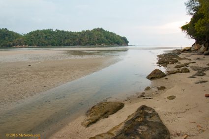 Scenic embayment of Loro Kecil