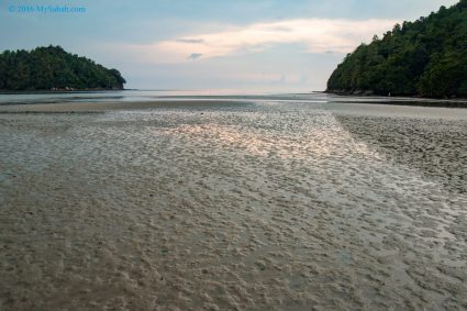 Loro Kecil Beach during low tide