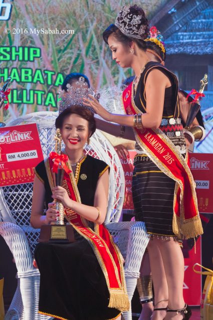 Crowning of Unduk Ngadau 2016