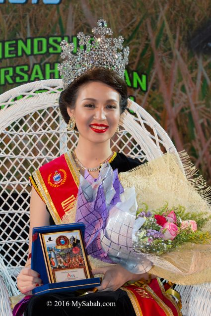 Sherry Ann Laujang (Penampang) is named the State-Level Unduk Ngadau 2016