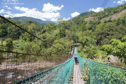 Hanging bridge to Kiulu Farmstay