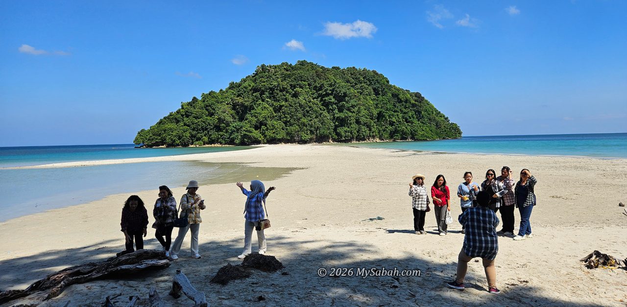 Kelambu (or Kulambu) Island