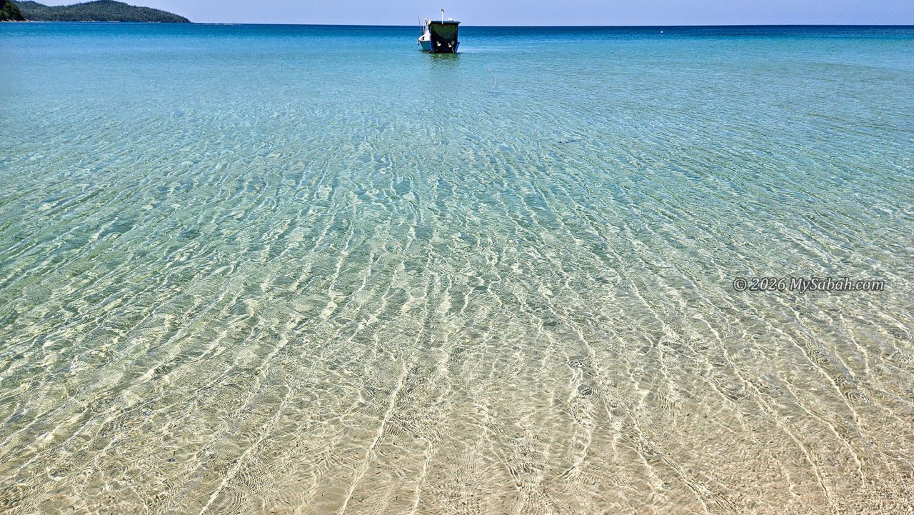 Crystal clear sea of Kelambu Beach