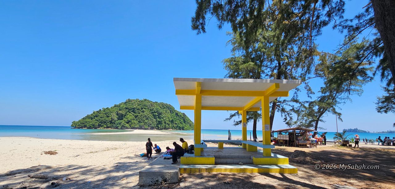 Kelambu Island (Pulau Kelambu) is connected to the mainland by a narrow stretch of sand bar