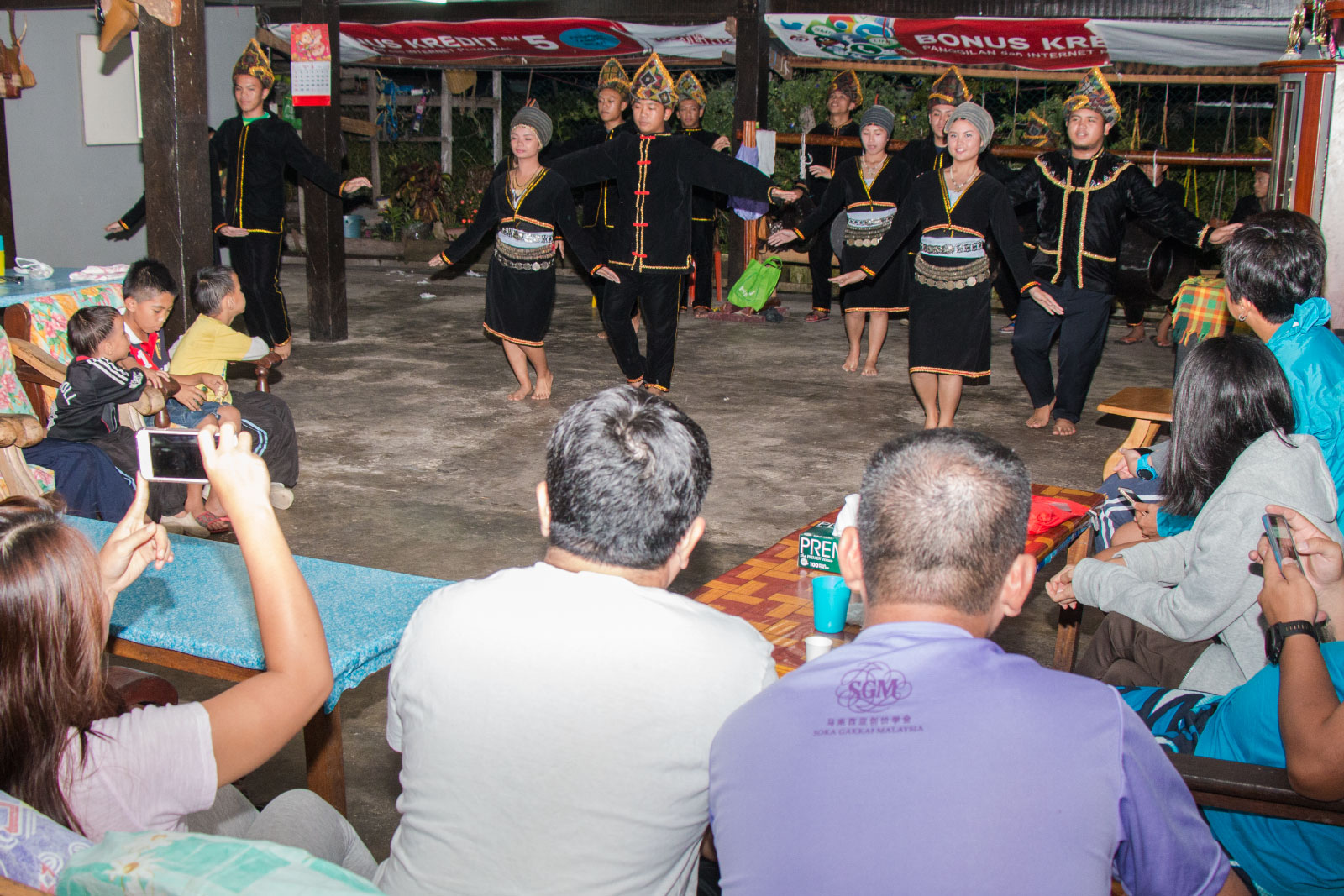 cultural performance of Sunsuron Homestay