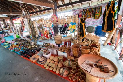 Handicraft stall of Stanis in Tamu (open market) of Donggongon town