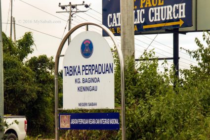 Signage to Baginda Village at roundabout