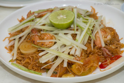 Phoenix Restaurant (名凰阁) : Fried Tom Yam Meehoon (炒冬炎米粉) MYR10 (meat / seafood)