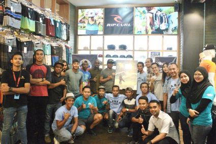 group photo during the launching of Borneo Surf Festival 2017