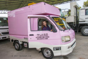 pink food truck