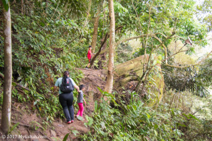 One the way to the smaller boat rock