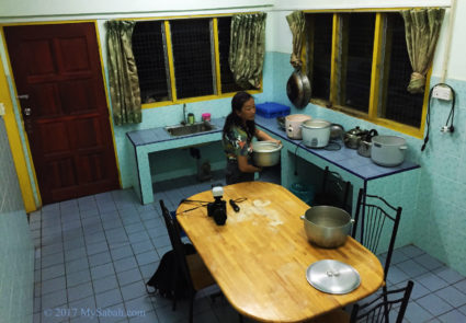 Kitchen of Asrama Kanarom Hostel