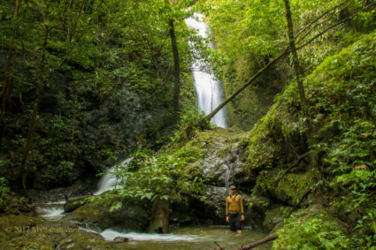 Misumpak Waterfall and its pond