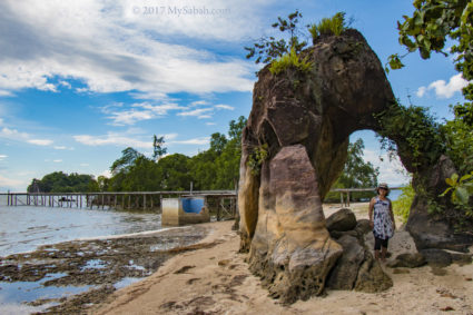 Batu Odu Gerawang on the beach. The bathtub-like structure far behind is one of the freshwater wells